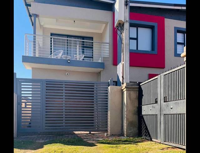 4 BEDROOM HOUSE FOR SALE IN FLEURHOF